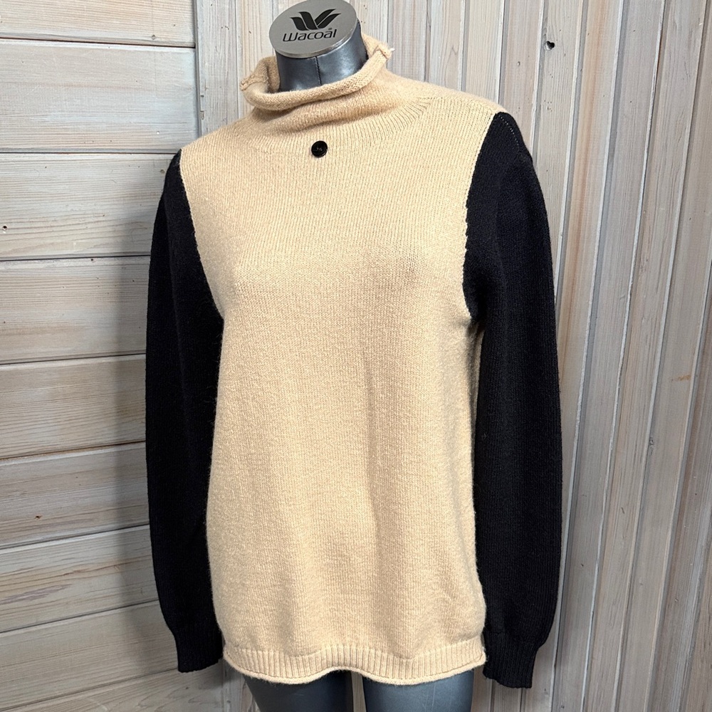 Source Unknown Cream and Black Turtleneck Sweater